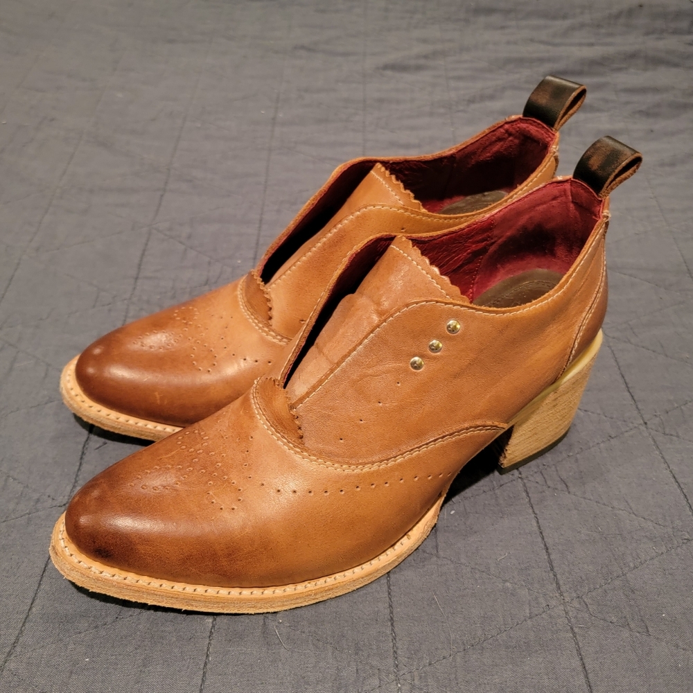 Freebird Sadie tan size 8